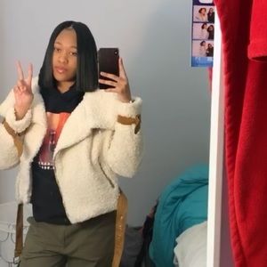 Meet your Posher, Casey